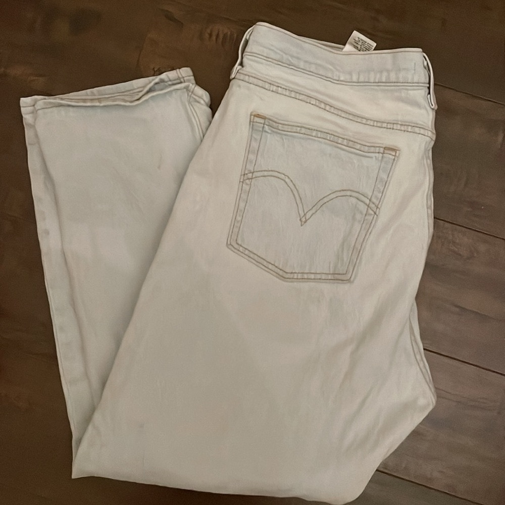 Levi Wedgie Straight, light wash as 33